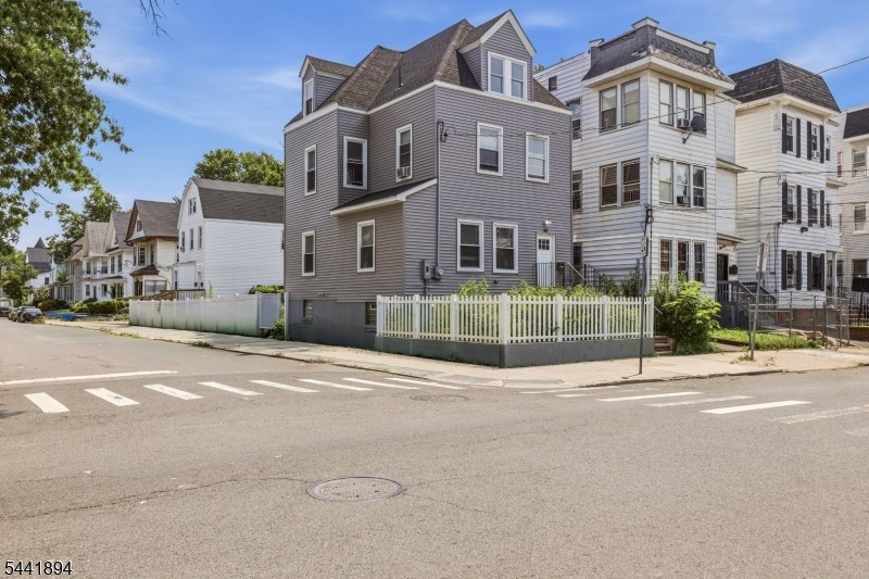 Fabyan Pl, Newark, NJ 07108