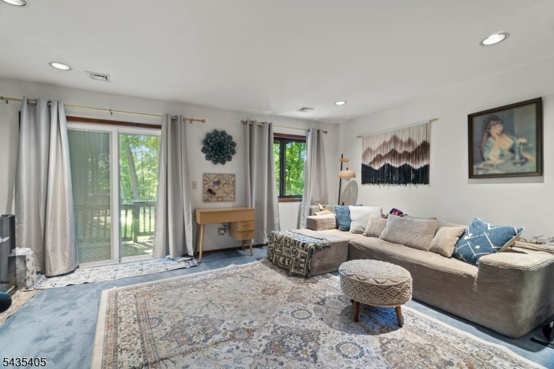 Postate Route Royal Dr, Vernon, NJ 07462