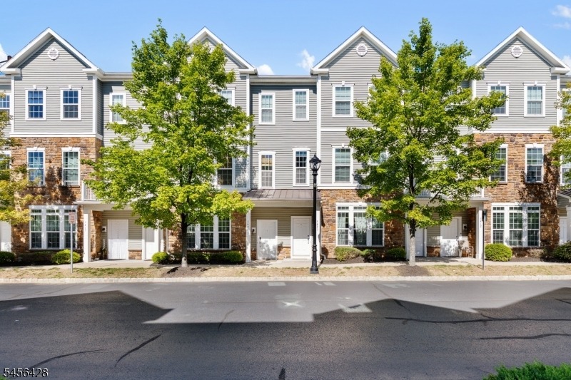 Hudson Cir, Highland Park, NJ 08904