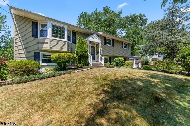 Yale Ct, East Brunswick, NJ 08816