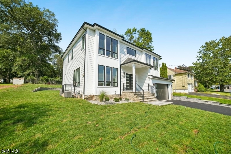Spier Dr, Livingston, NJ 07039