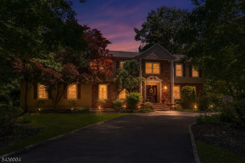 Moonshadow Ct, Kinnelon, NJ 07405