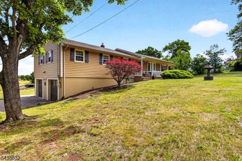 Fairview Dr, Branchburg, NJ 08853