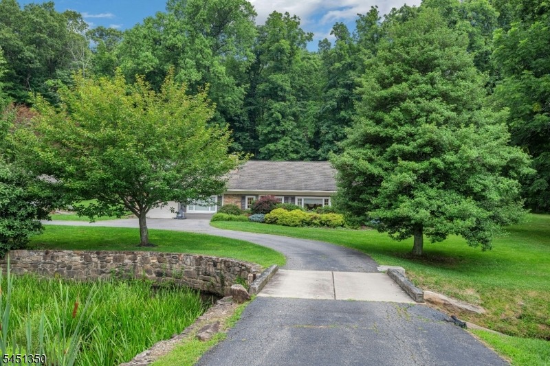 Valley Brook Rd, Long Valley, NJ 07853