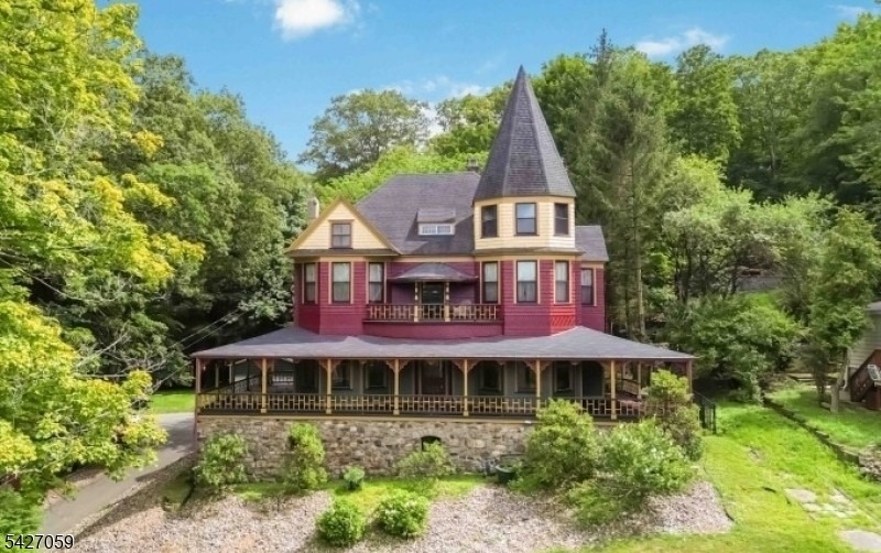 Windemere Ave, Mount Arlington, NJ 07856