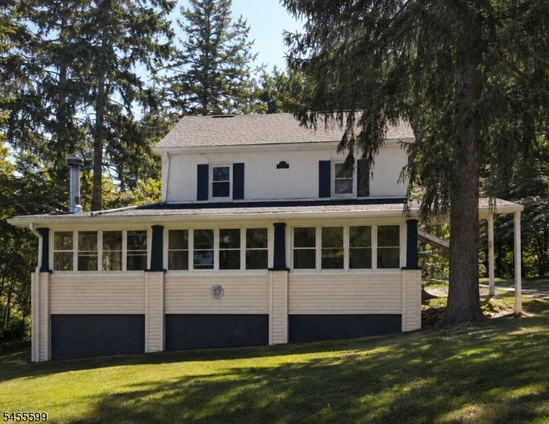 Buckhorn Dr, Belvidere, NJ 07823