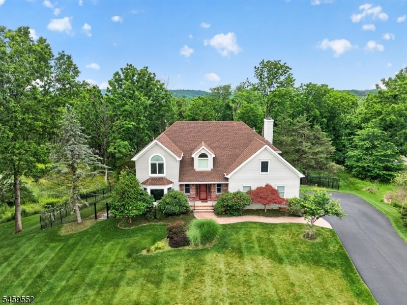 Chaucer Dr, Annandale, NJ 08801