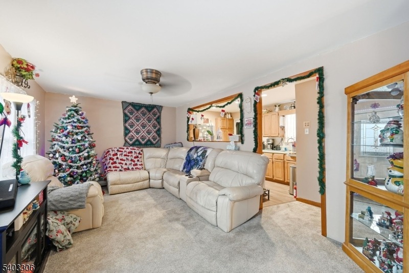 12 QUILL St  