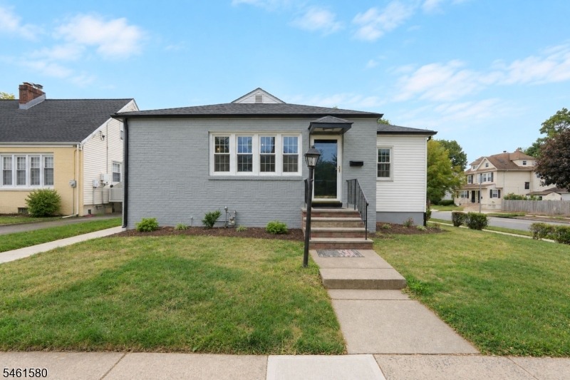 Clay Ave, Roselle Park, NJ 07204