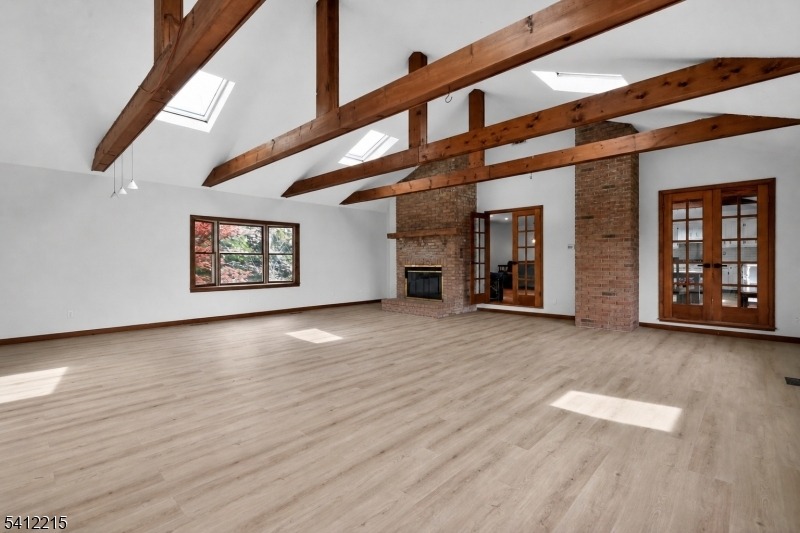 Mountain View Ct, Lebanon, NJ 08833