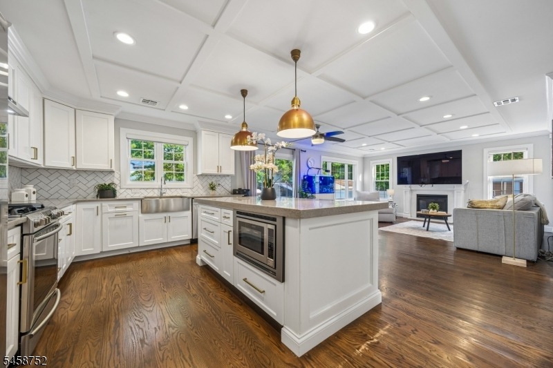 Burnet Hill Rd, Livingston, NJ 07039