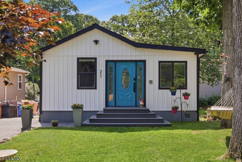 Bucknell Way, Hopatcong, NJ 07843