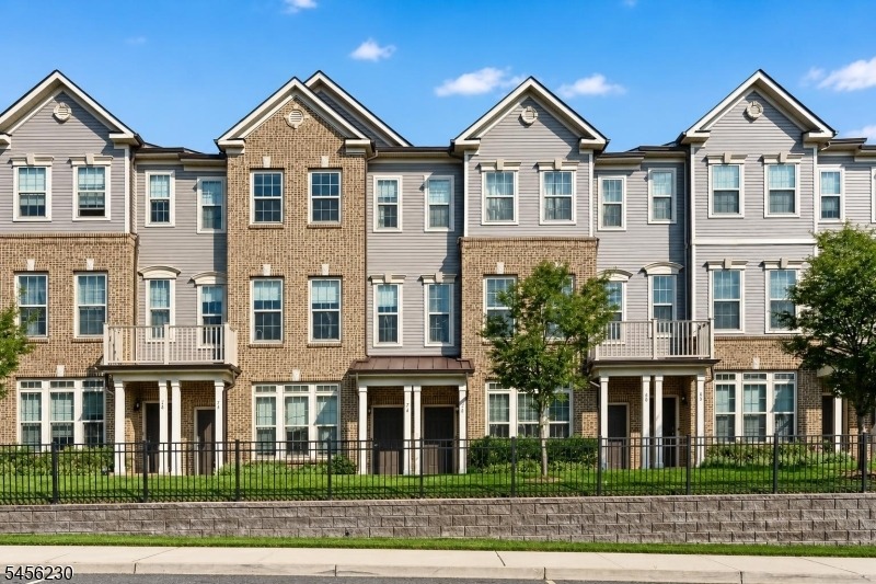 Leahy Dr, Wood Ridge, NJ 07075