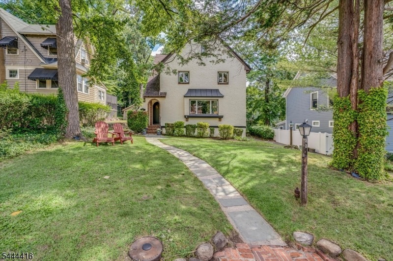 Pine St, Millburn, NJ 07041