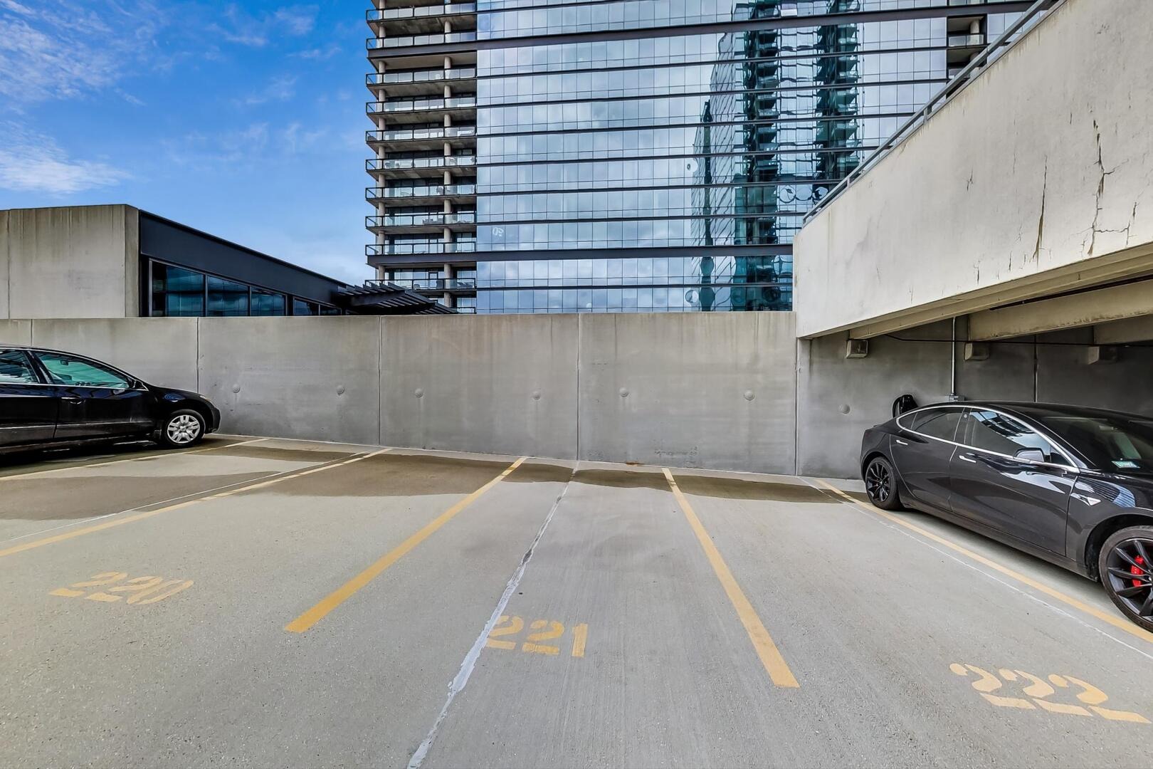 Blackhawk St, Chicago, IL 60642 #1