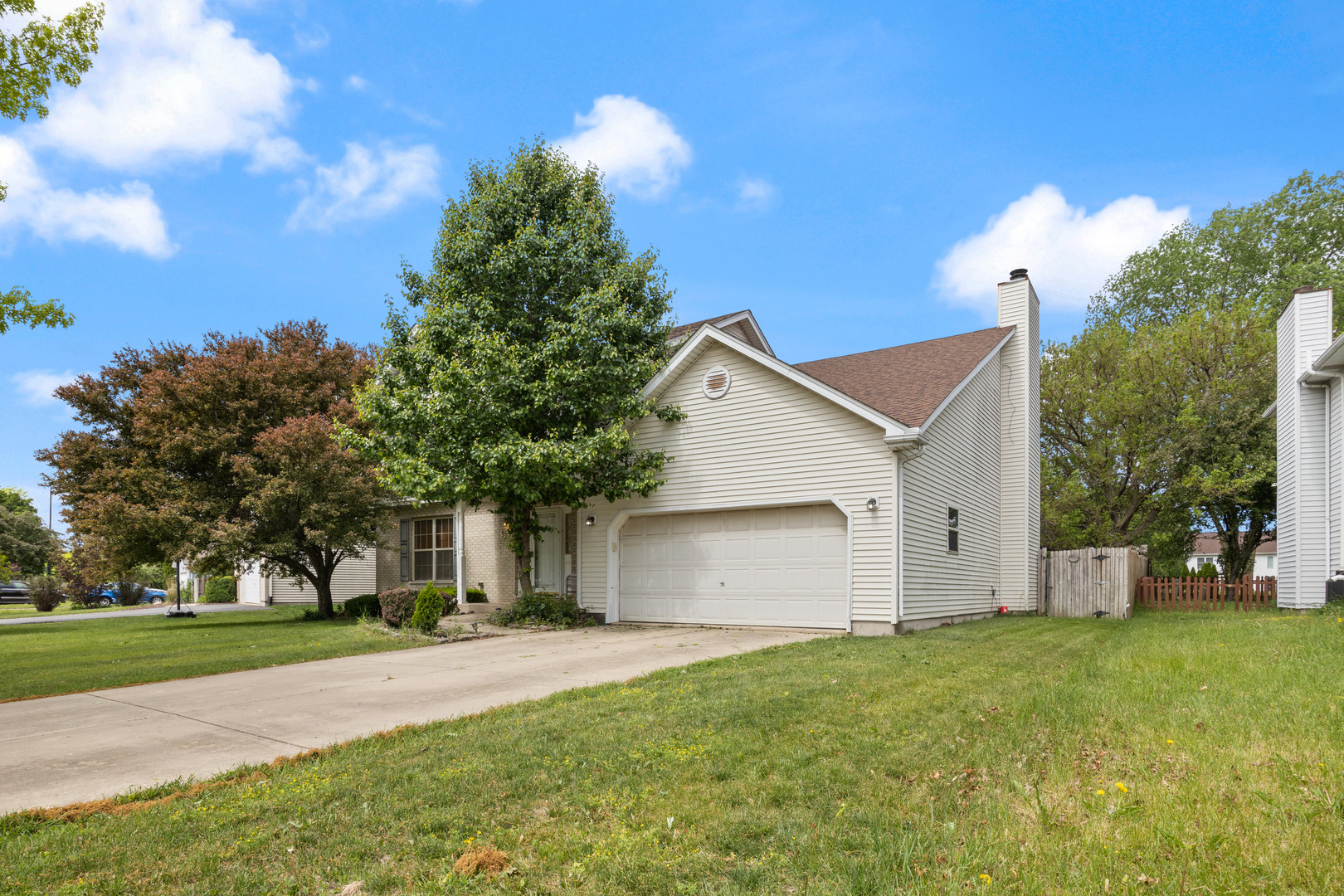 Campbell Dr, Naperville, IL 60563