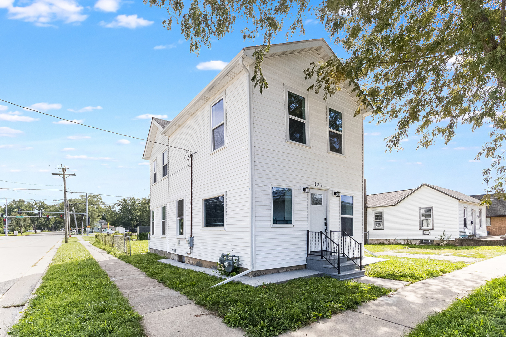 John St, Plano, IL 60545