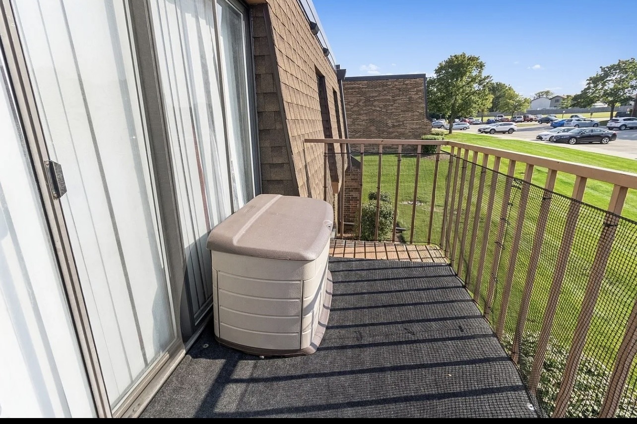 Tipperary Ct, Schaumburg, IL 60193