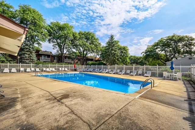 Churchill Dr, Palatine, IL 60074 #1