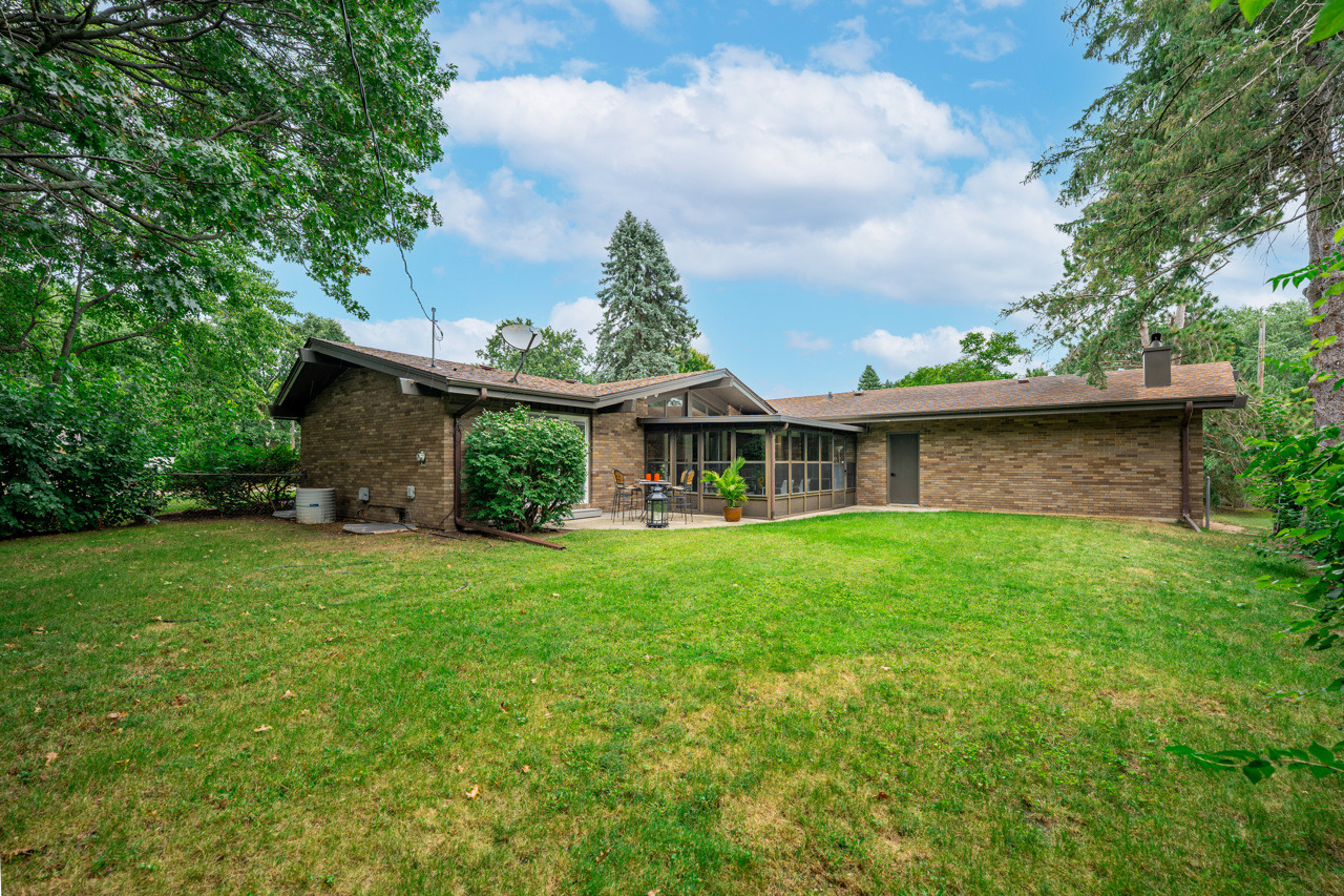 Welsh Rd, Rockford, IL 61107