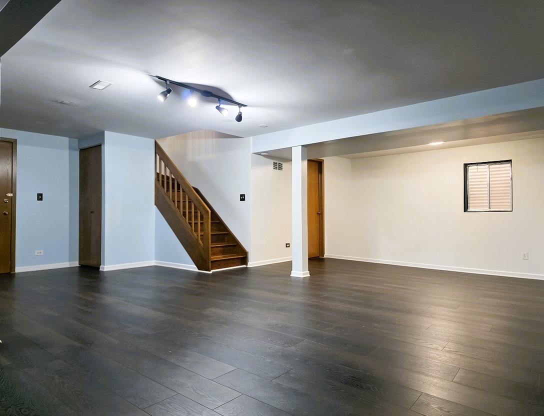 Golf Rd, Mount Prospect, IL 60056