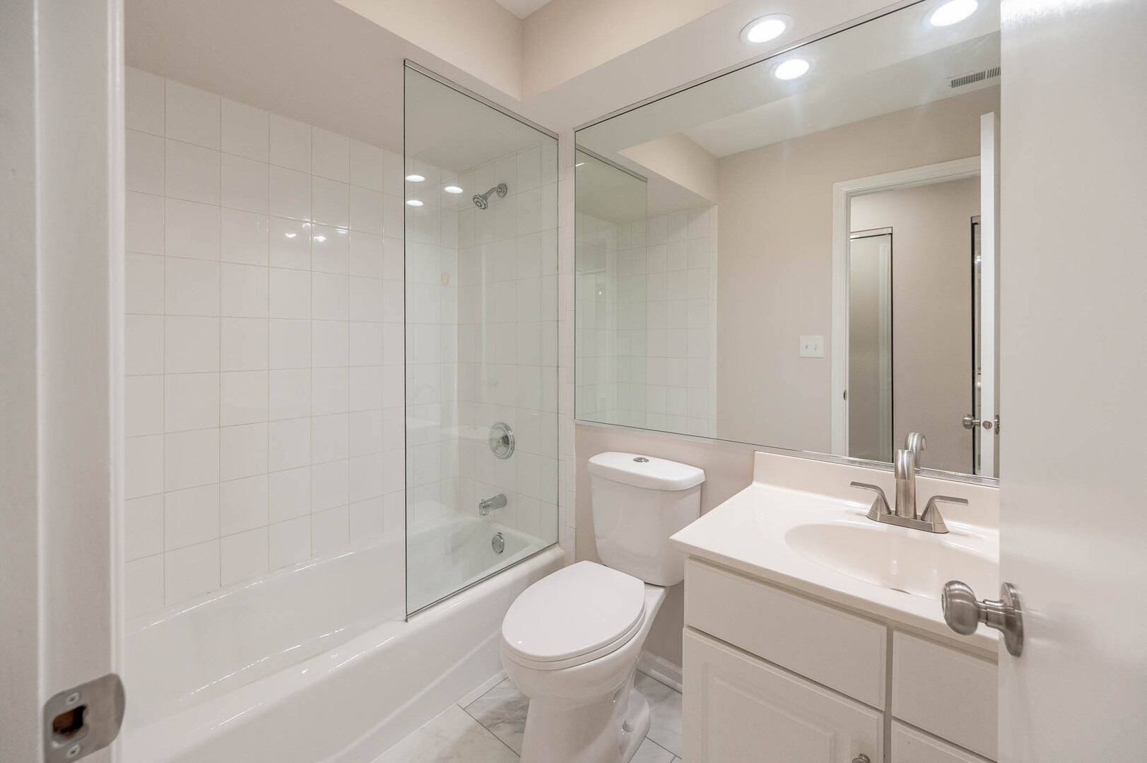 Gunnison St, Harwood Heights, IL 60706 #1