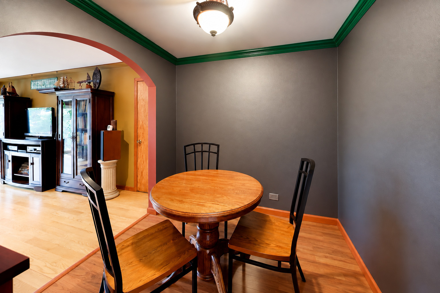 Linder Ave, Chicago, IL 60630