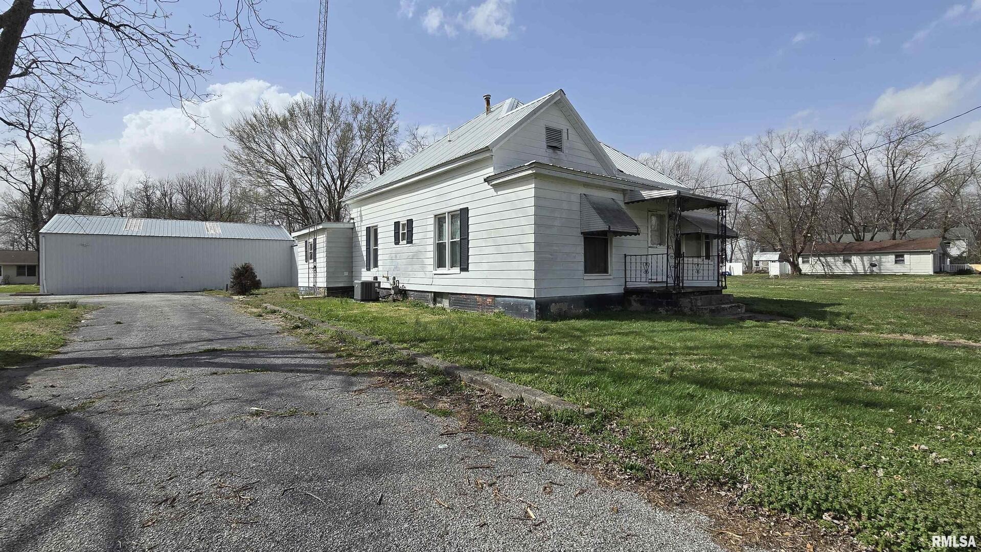 Shaw St, Harrisburg, IL 62946