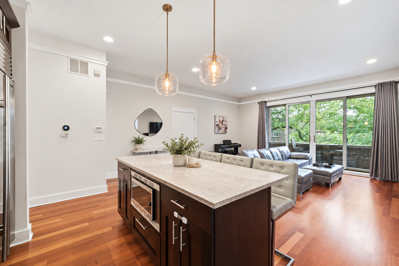 Briar Pl, Chicago, IL 60657