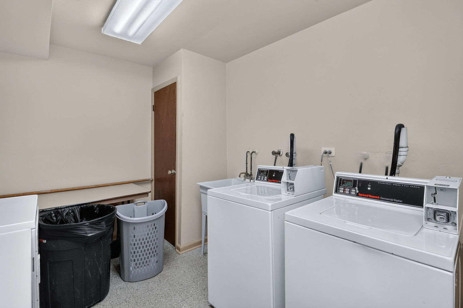 Country Club Dr, Woodridge, IL 60517