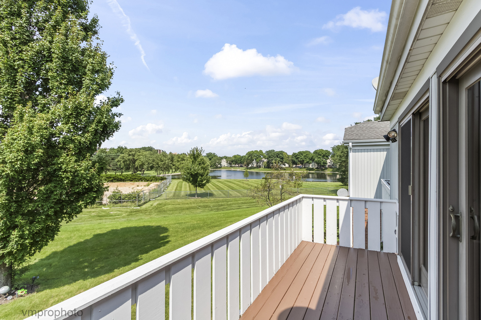Arrowwood Ct, Schaumburg, IL 60193