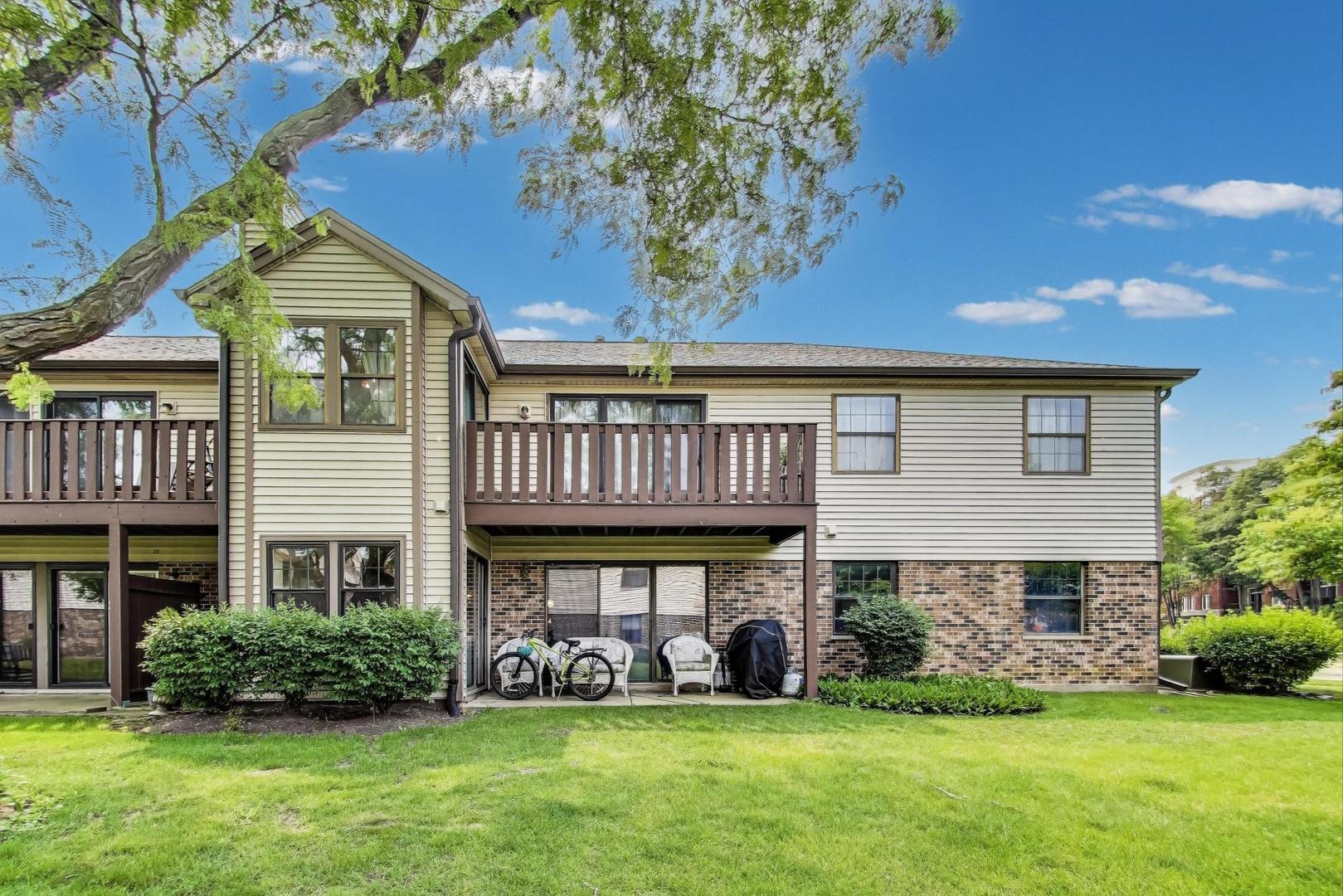 Hapsfield Ln, Buffalo Grove, IL 60089