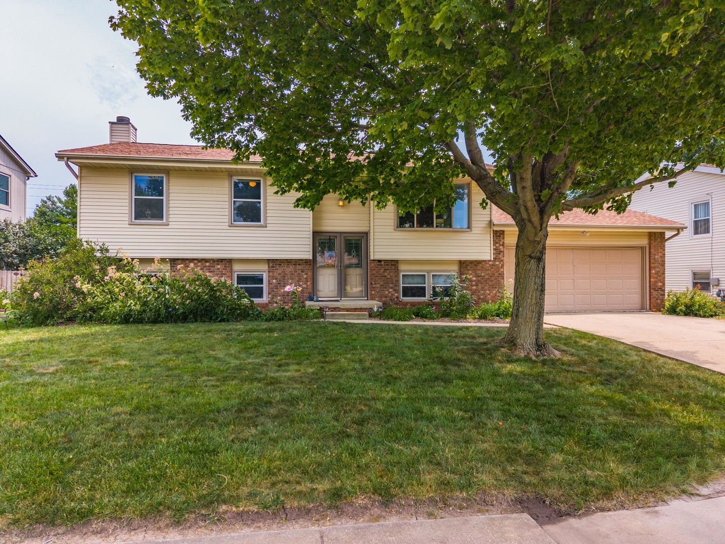 Evergreen Ln, Bloomington, IL 61704