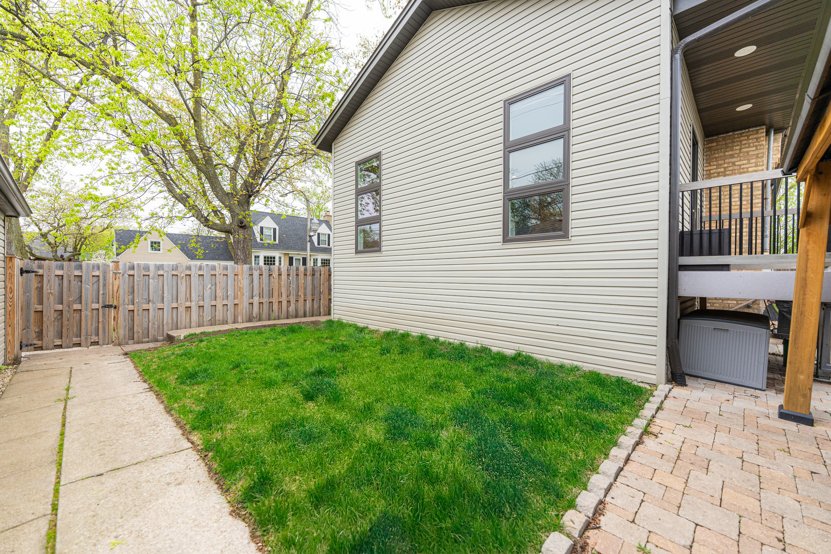 Greenleaf Ave, Chicago, IL 60631