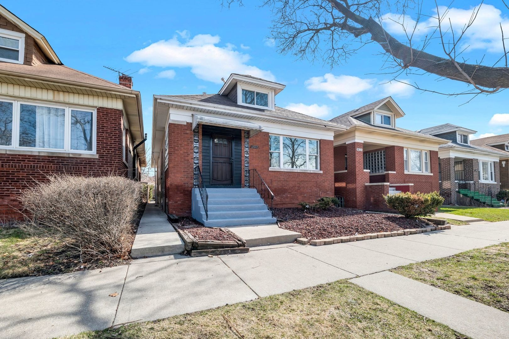 Luella Ave, Chicago, IL 60649