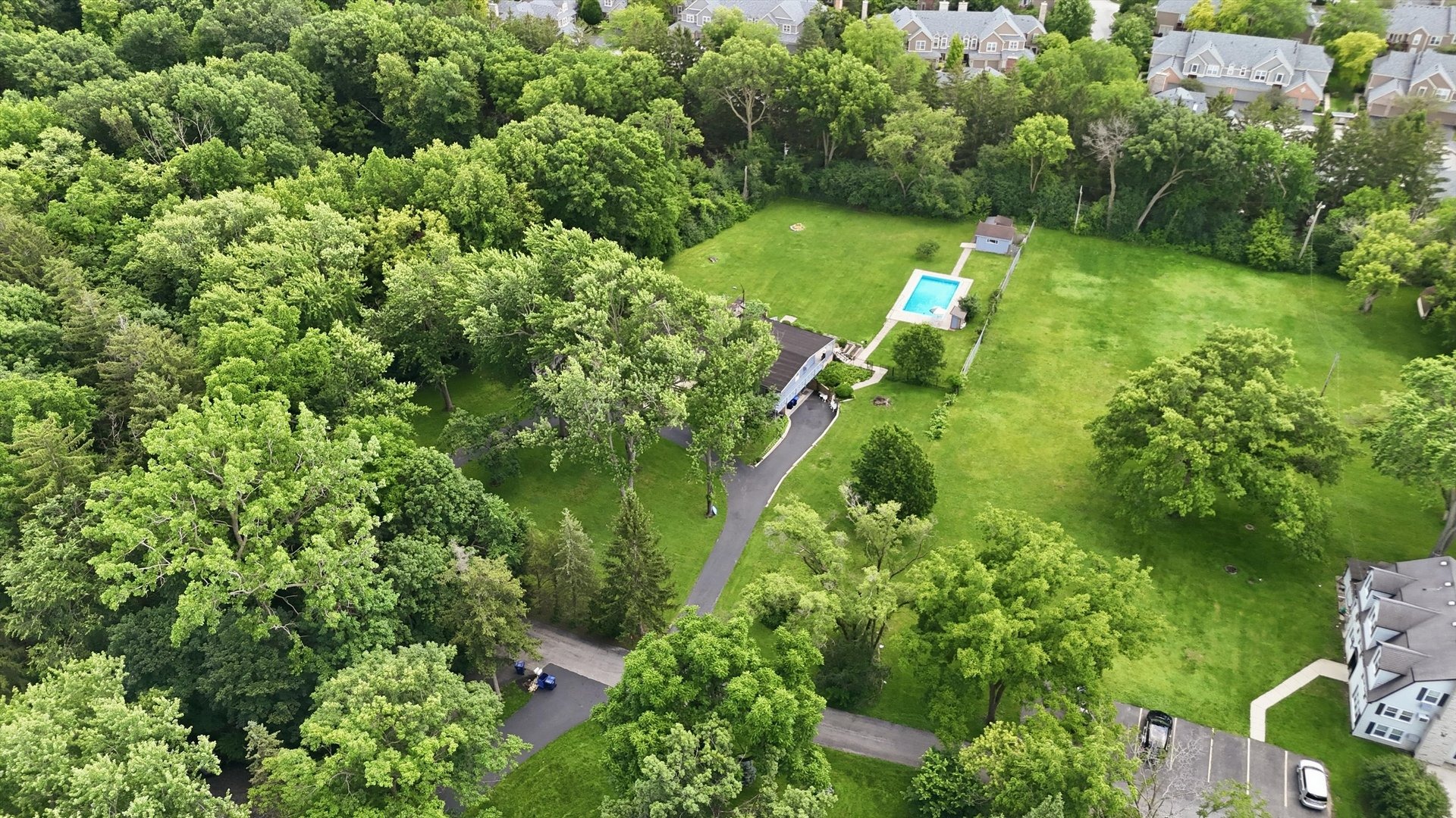 Apple Orchard Ln, Lincolnshire, IL 60069