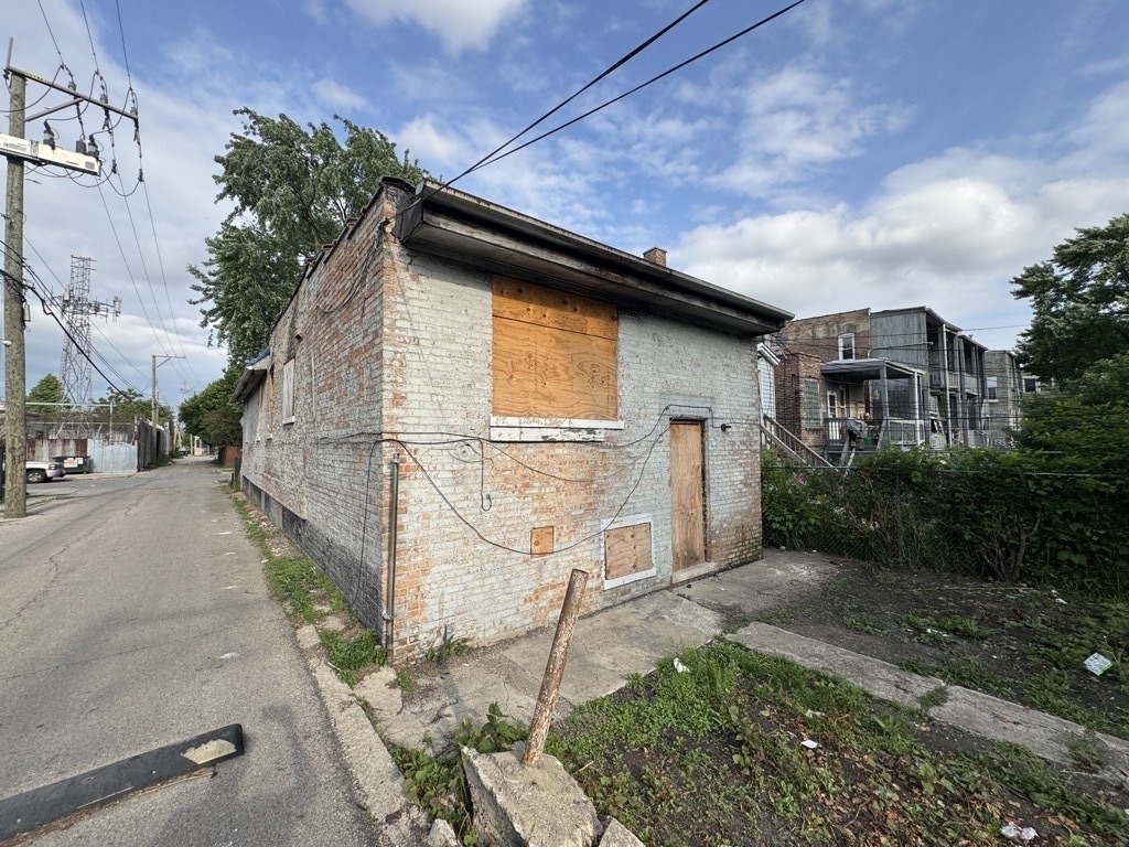 Christiana Ave, Chicago, IL 60624 #1