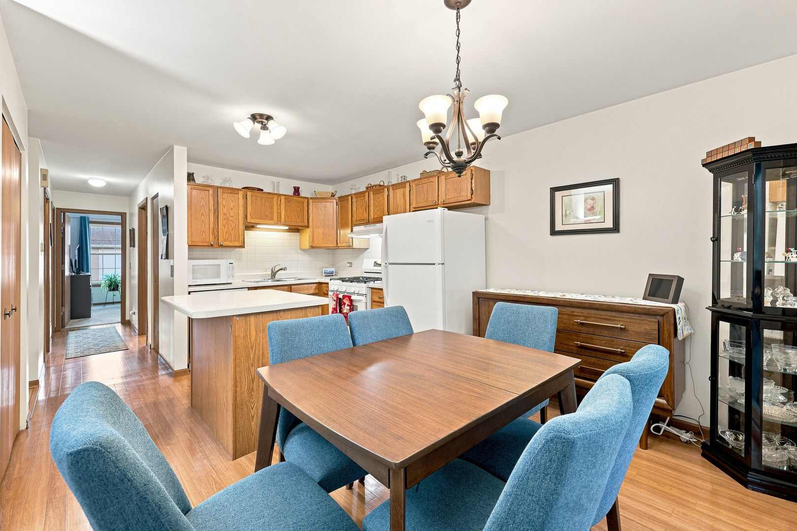 Airlite St, Elgin, IL 60123