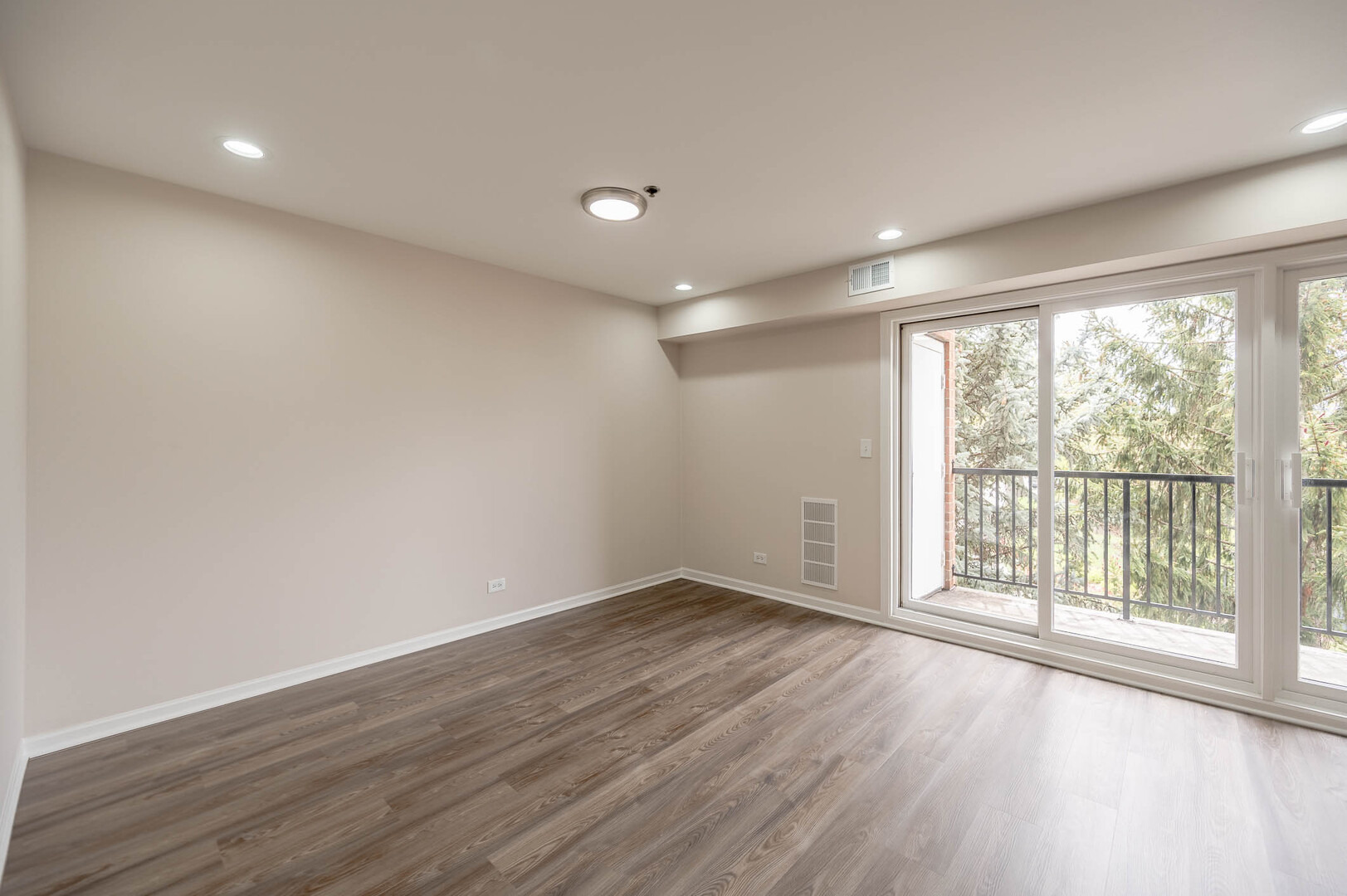 Gunnison St, Harwood Heights, IL 60706