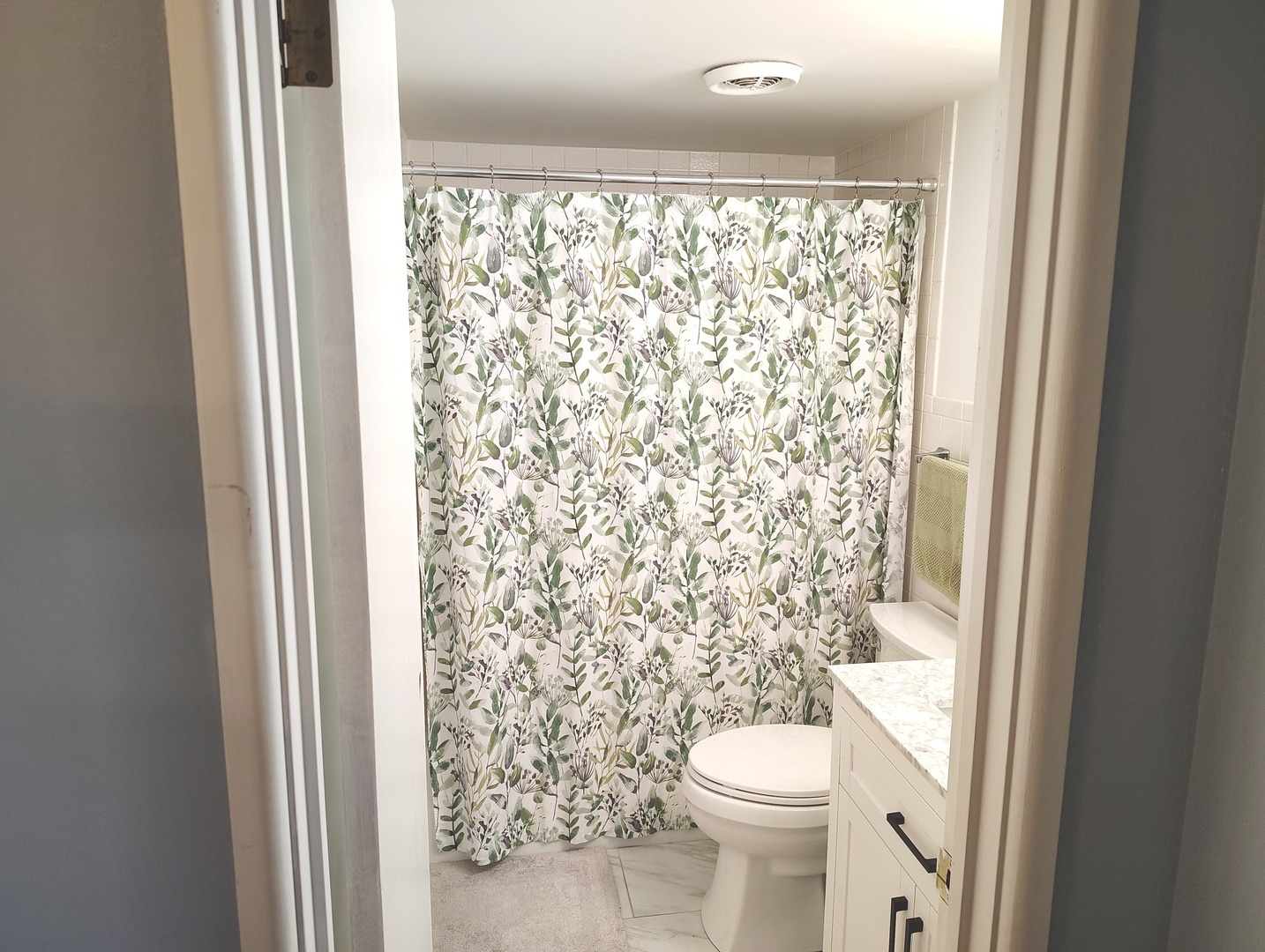 Woodglen Ln, Downers Grove, IL 60516