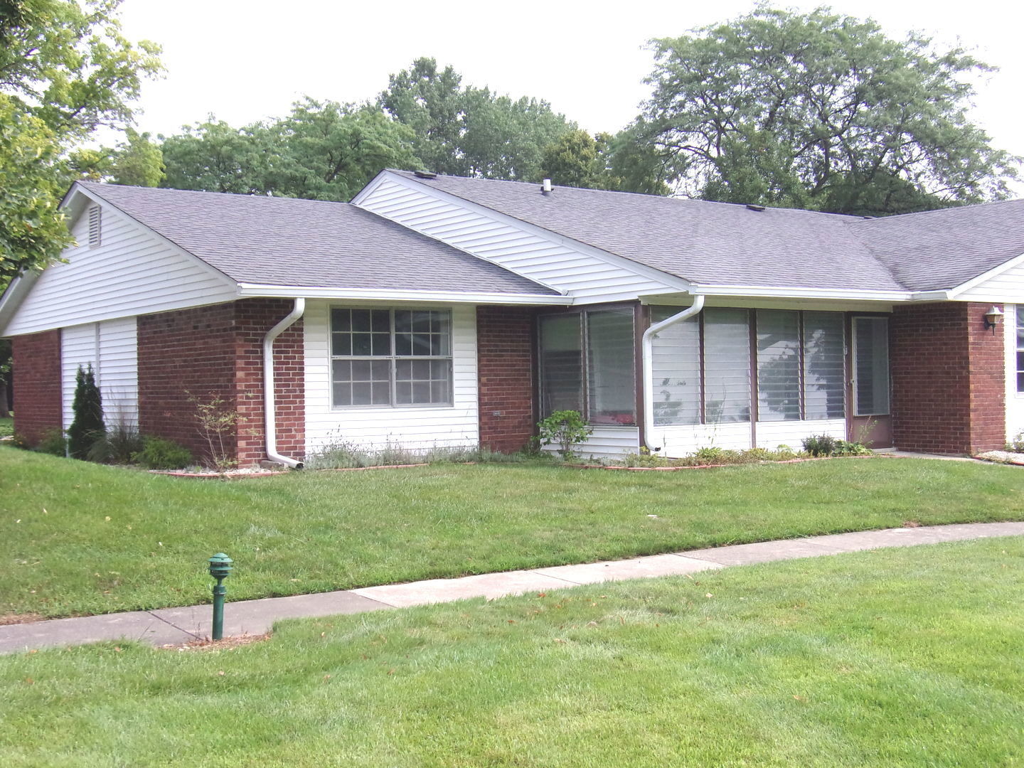 Clarendon Ct, Fox Lake, IL 60020