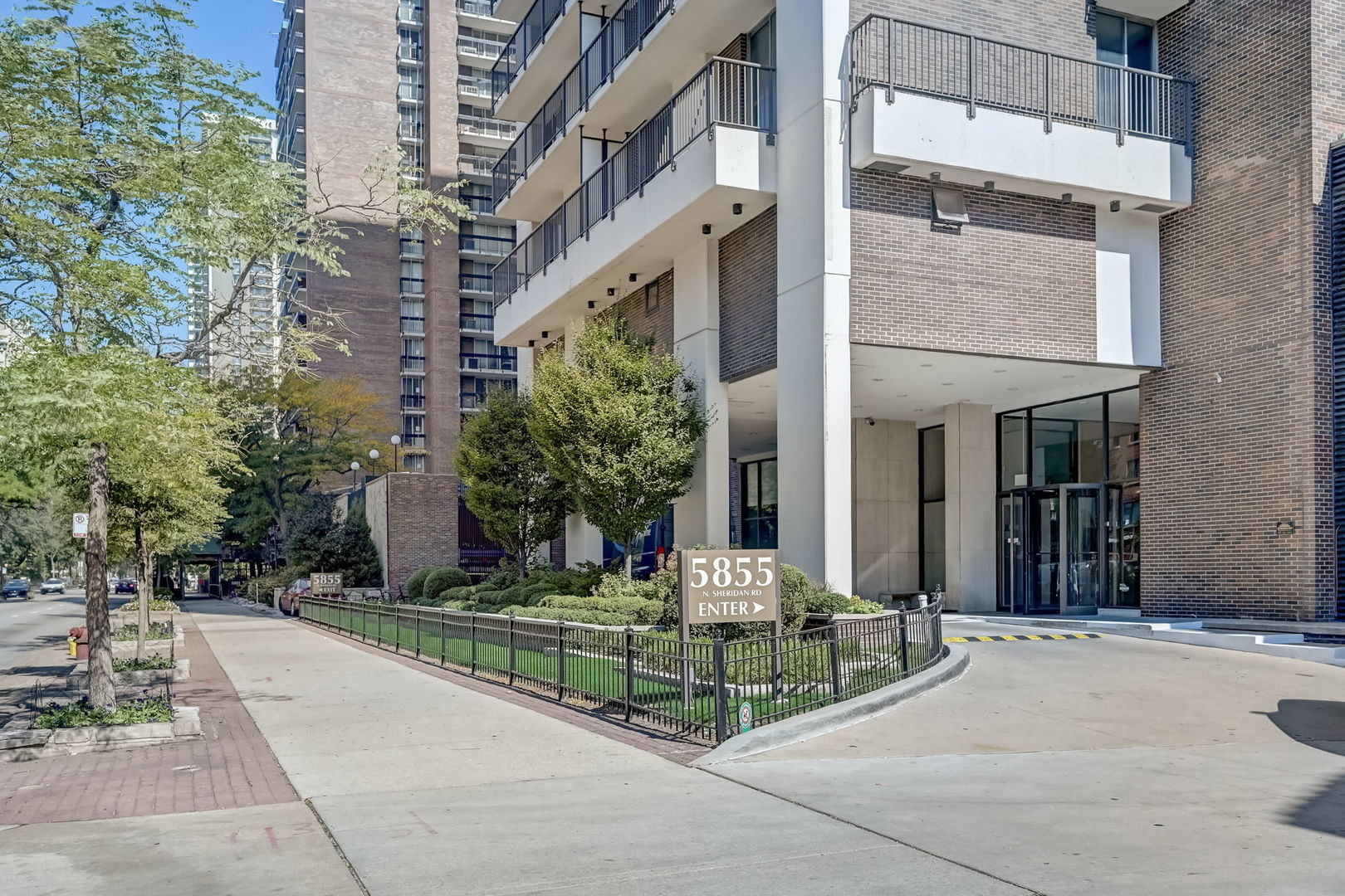 Sheridan Rd, Chicago, IL 60660