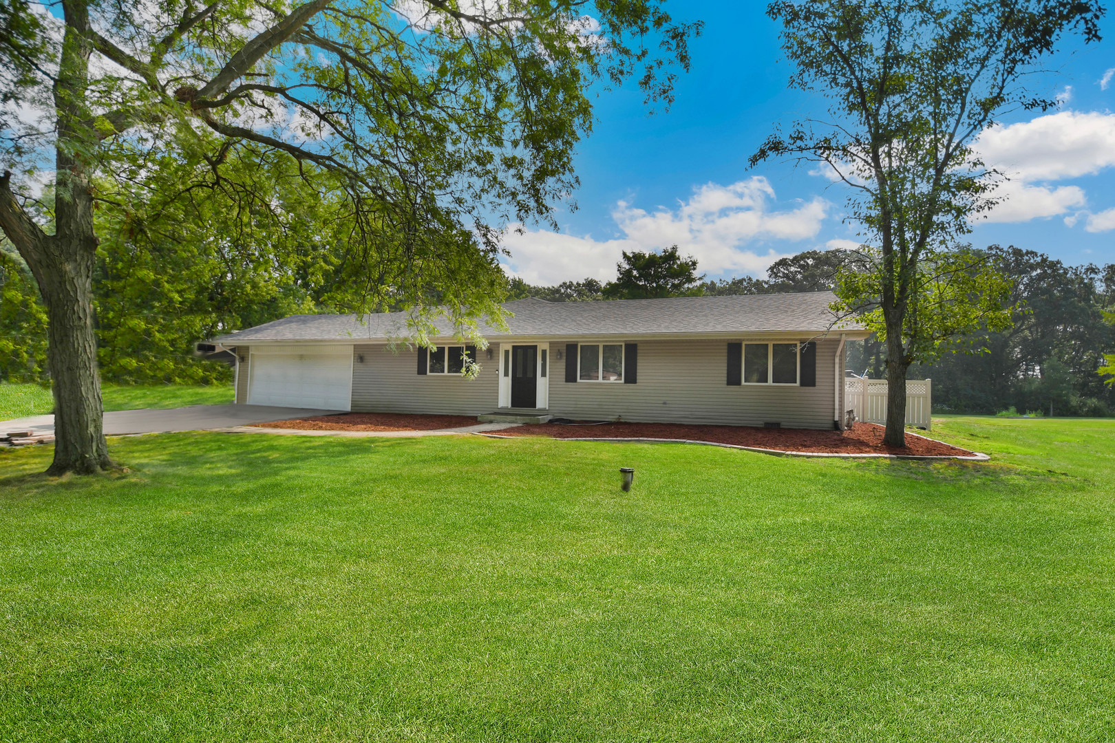 Woodlawn Ave, Crete, IL 60417
