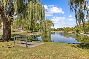Wellington Ave, Elk Grove Village, IL 60007