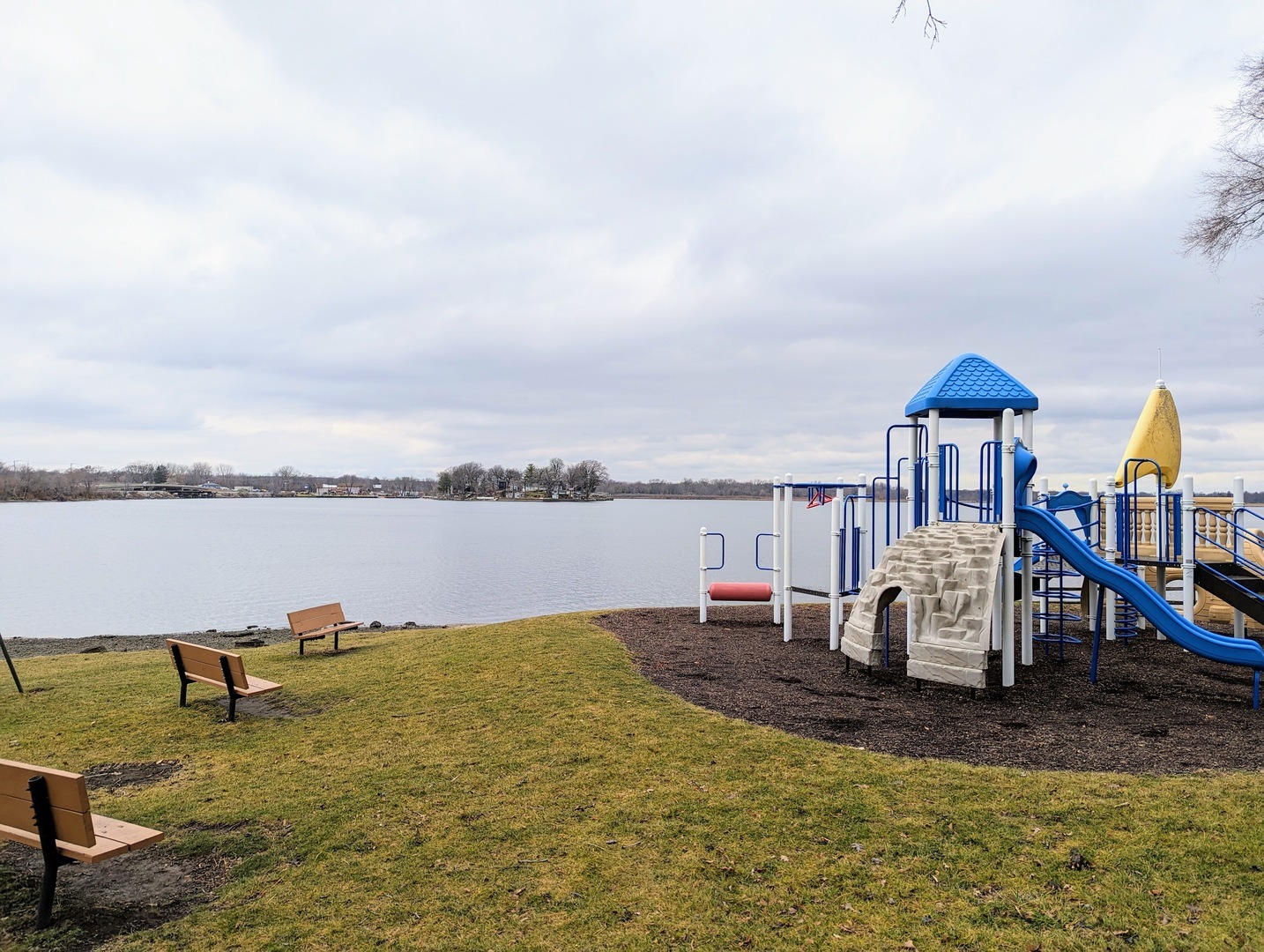 Glen Ave, Fox Lake, IL 60020