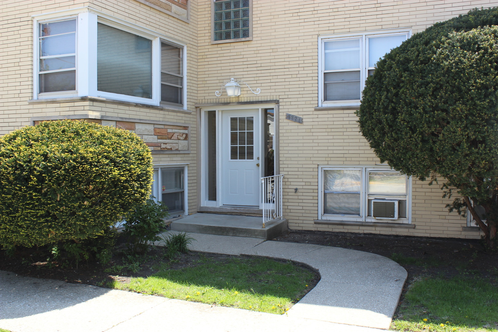 Dickens Ave, Elmwood Park, IL 60707