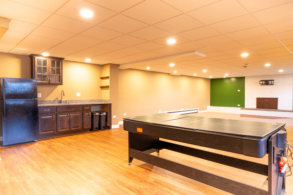 Geddes Ct, Winthrop Harbor, IL 60096