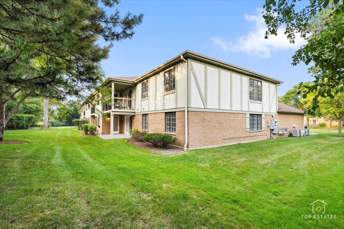 Ivy Ln, Deerfield, IL 60015