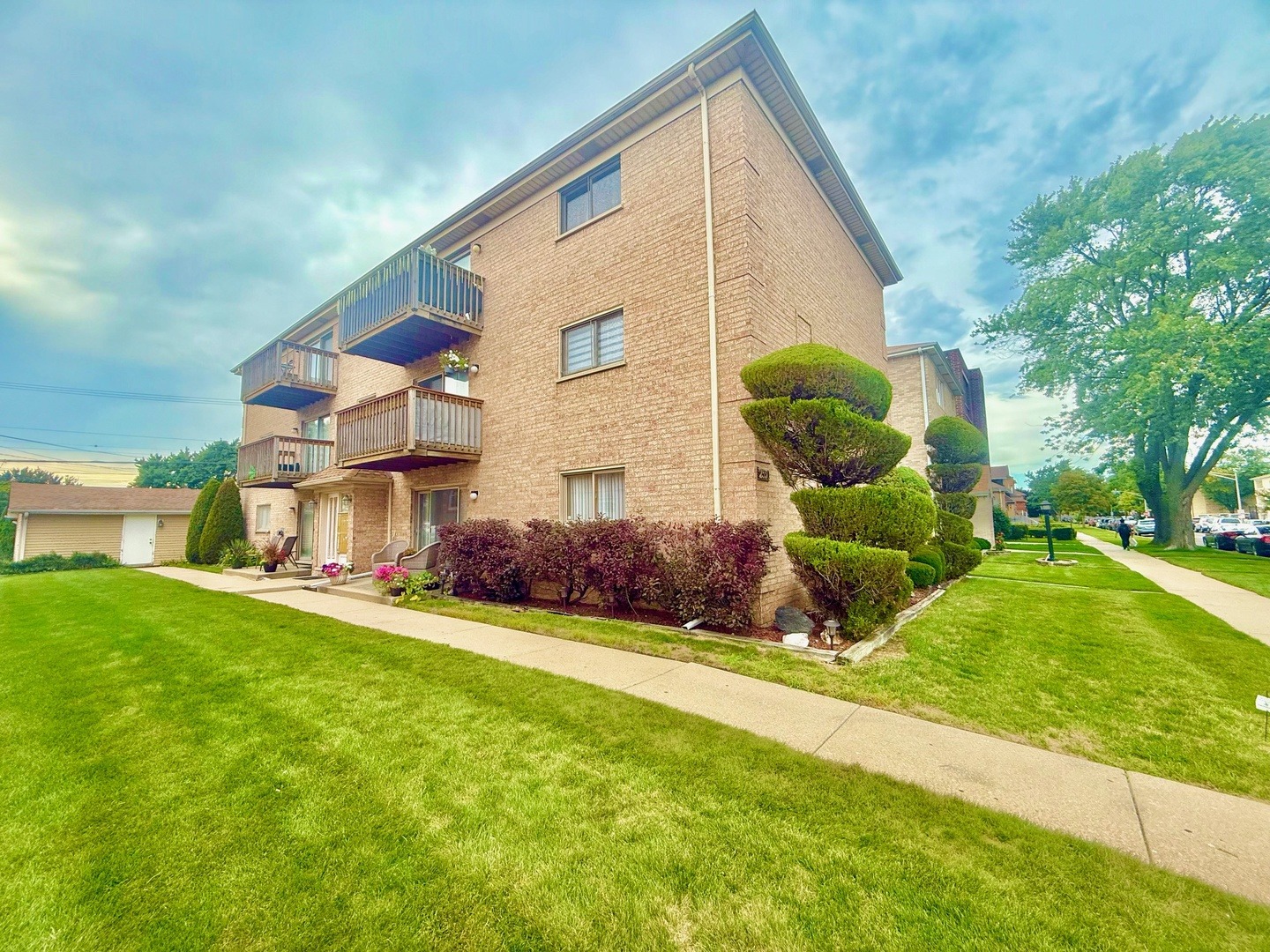 72nd Ct, Elmwood Park, IL 60707