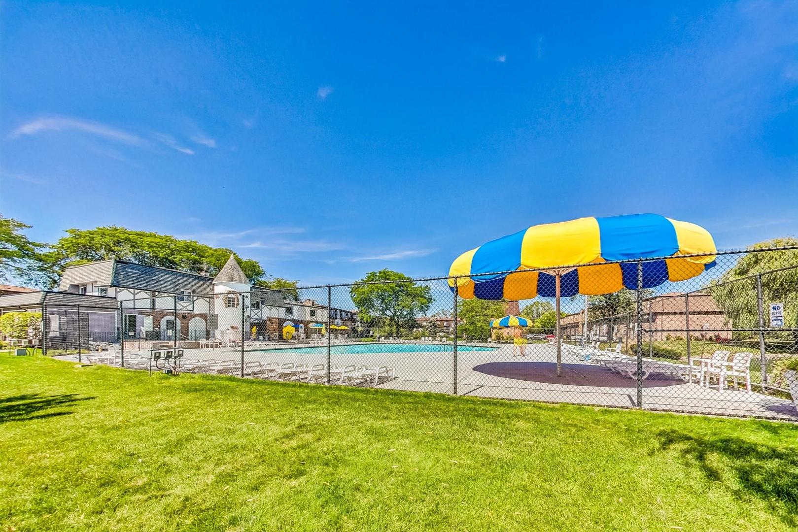 Bay Colony Dr, Des Plaines, IL 60016 #1